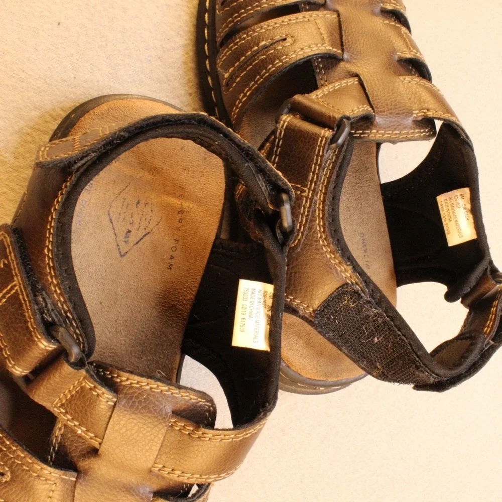 St John's Bay Men's Brown Fisherman Sandals Closed Toe Comfort Walking